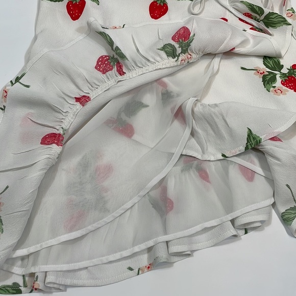 Rails Dress Size XS Wrap Front Strawberry Print - Picture 10 of 14